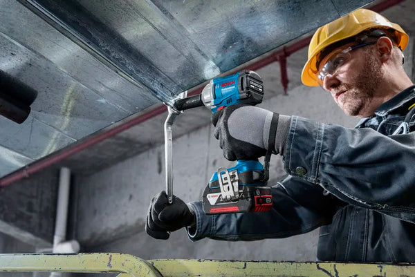 Bosch Cordless Impact Wrench GDS 18V-350 (Includes 2x 4.0Ah Batteries & Charger)