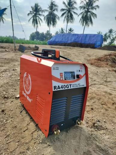 Ralli Wolf RA40GT 400A digital IGBT inverter ARC welding machine with multi-phase input compatibility, VRD safety, and portable design.